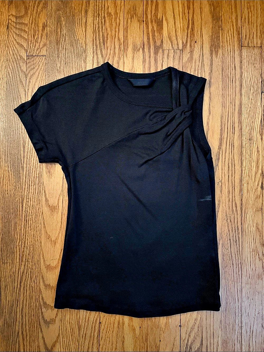 JUUN.J Asymmetrical Front-Twist T-Shirt Black